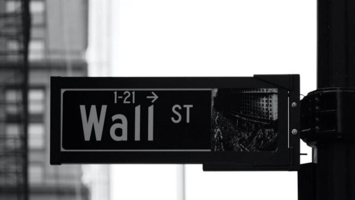 Wall Street OR Γουολ Στριτ, Trump OR Τραμπ, Iran OR Ιράν, Microsoft OR Μάικροσοφτ