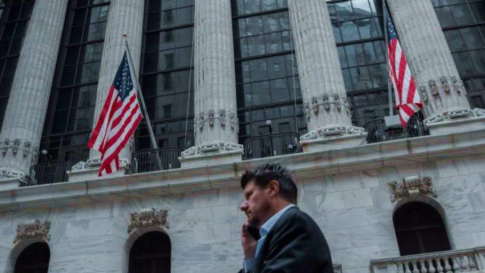 ΗΠΑ: Μικτά πρόσημα στη Wall Street με πίεση σε τεχνολογία τεχνολογικές μετοχές