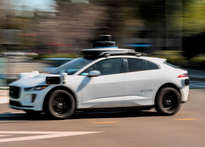 Waymo OR ρομποταξί