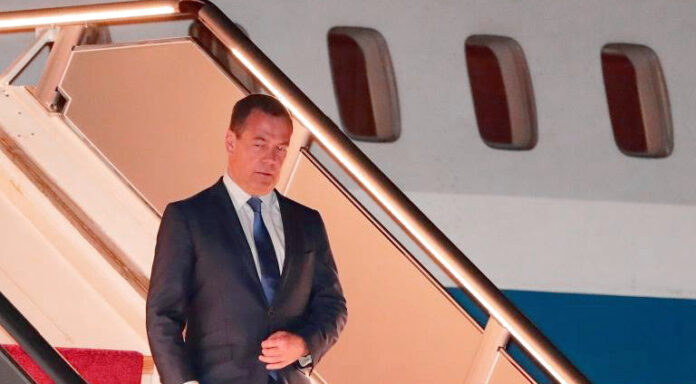 Ρωσία: Ο Μεντβέντεφ παρίσταται στην κηδεία του Χαμενεΐ κηδεία Χαμενεΐ
