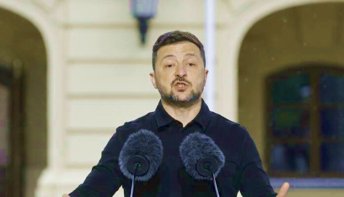 Ο Ζελένσκι προειδοποιεί ότι η Ουκρανία μπορεί να ξεπεράσει τη Ρωσία παραγωγή όπλων Ουκρανίας