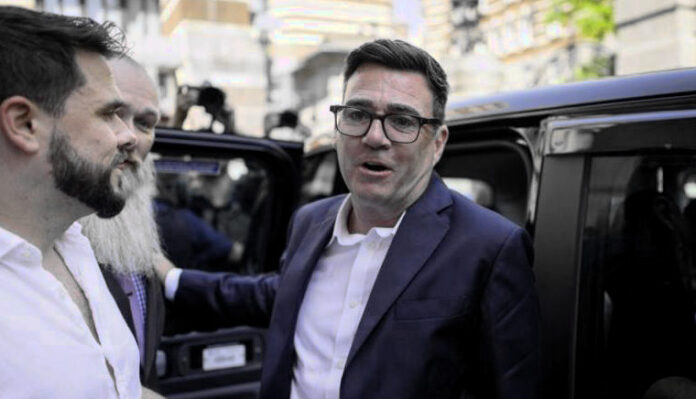 Βρετανία: Ο Άντι Μπέρναμ αναλαμβάνει ηγεσία των Εργατικών Άντι Μπέρναμ