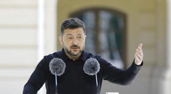 Ο Ζελένσκι εξετάζει αποπομπή του αρχιστρατήγου Σύρσκι Ζελένσκι Σύρσκι
