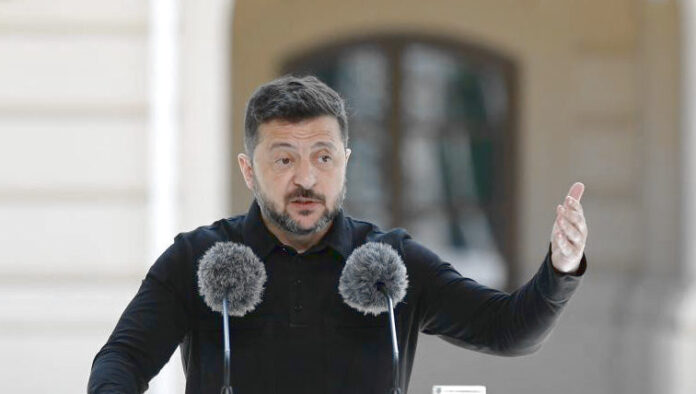 Ο Ζελένσκι εξετάζει αποπομπή του αρχηγού στρατού Σύρσκι Ζελένσκι Σύρσκι
