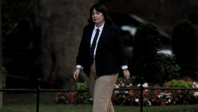 Ηνωμένο Βασίλειο: Ο Μπέρναμ ορίζει τη Μίντζλεϊ επικεφαλής πειθαρχίας Ανάλιζ Μίντζλεϊ
