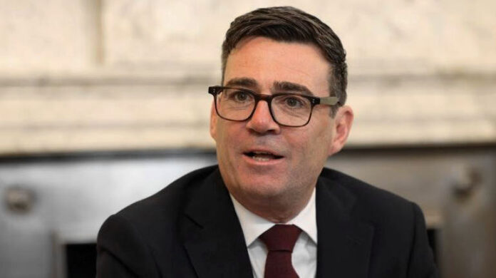 Βρετανία: Μπέρνχαμ προαναγγέλλει ότι θα «καταγγείλει» Τραμπ αν χρειαστεί Άντι Μπέρνχαμ Τραμπ