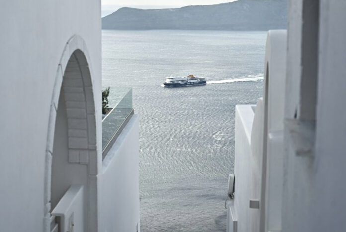 Δεκαπενταύγουστος με ταξιδιώτες δύο ταχυτήτων και ακριβότερα νησιά Δεκαπενταύγουστος διακοπές