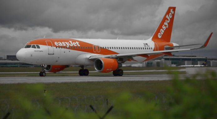 Βρετανία: Η EasyJet αποδέχεται κατ’ αρχήν εξαγορά 5,5 δισ. λιρών EasyJet εξαγορά