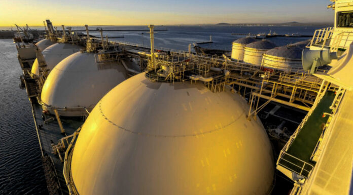 ΕΕ περιορίζει εισαγωγές αμερικανικού LNG και δοκιμάζει τη συμφωνία αμερικανικό LNG