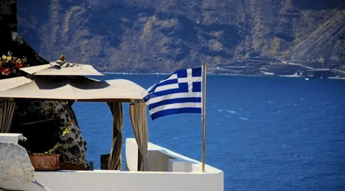 Οι Έλληνες αυξάνουν 13,3% τις δαπάνες για διακοπές δαπάνες διακοπών