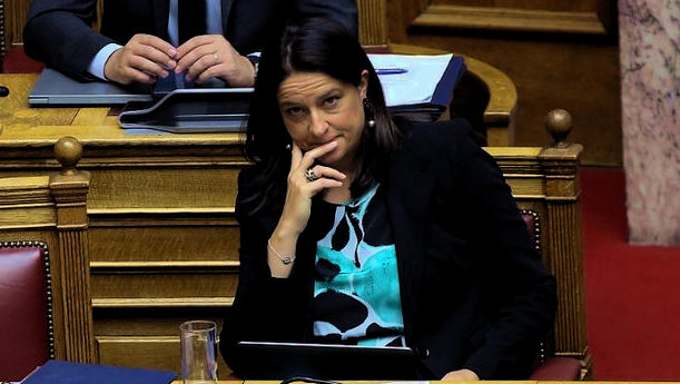 Κεραμέως παρουσιάζει δέκα αλήθειες για ίση αμοιβή φύλων ίση αμοιβή