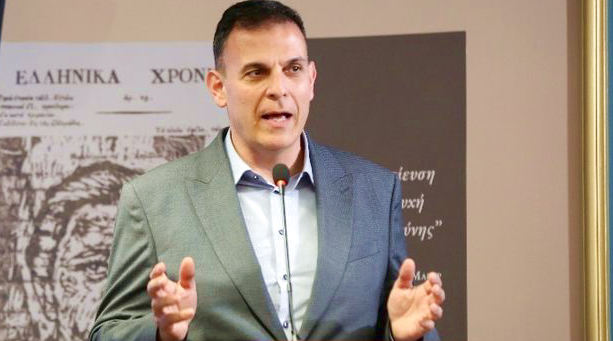 Ο Γιώργος Καραμέρος παραιτείται και παραδίδει την έδρα στον ΣΥΡΙΖΑ Γιώργος Καραμέρος
