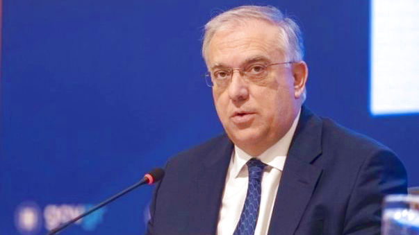 Θεοδωρικάκος ανακοινώνει πλαφόν στις τραπεζικές επιβαρύνσεις και πάγωμα τιμών καταναλωτική πίστη