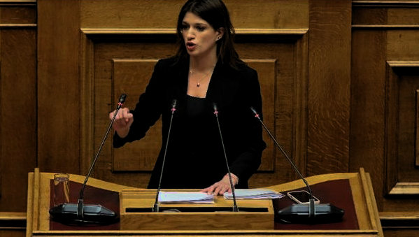Η παραίτηση Νοτοπούλου από τη Βουλή αναδιατάσσει τον ΣΥΡΙΖΑ παραίτηση Νοτοπούλου
