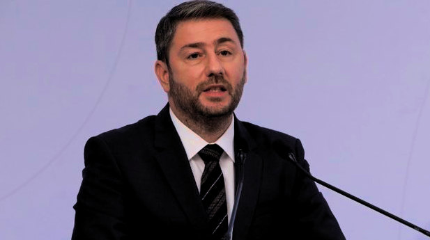 Νίκος Ανδρουλάκης παρουσιάζει επτά δεσμεύσεις για μικρομεσαίους δεσμεύσεις ΠΑΣΟΚ