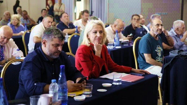 Ρένα Δούρου δηλώνει ότι ξεκινά την αναδιάταξη της ΚΟ ΣΥΡΙΖΑ αναδιάταξη Κοινοβουλευτικής Ομάδας ΣΥΡΙΖΑ