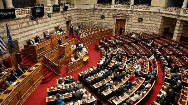 Βουλευτές συγκρούονται για εκλογικό σύστημα, γλώσσα και ΜΜΕ αναθεώρηση Συντάγματος