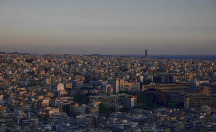 μισθοί και τιμές κατοικιών
