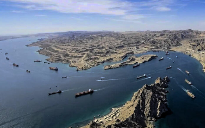 Ιράν ανακοινώνει εκ νέου κλείσιμο των Στενών του Ορμούζ στενό του Ορμούζ