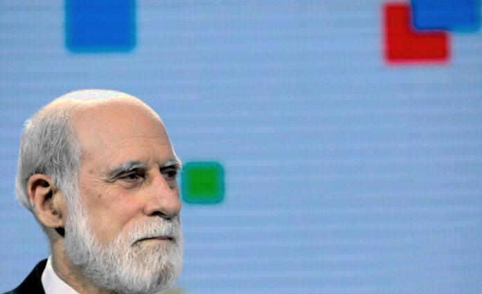 πατέρας του ίντερνετ