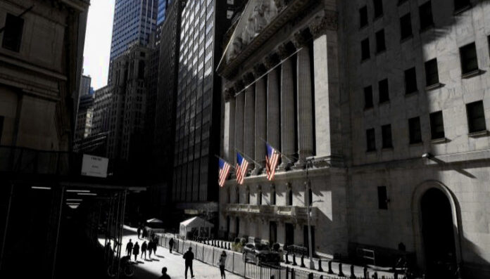 ΗΠΑ: Πτώση στη Wall Street μετά τις νέες απειλές κατά Ιράν πτώση στη Wall Street