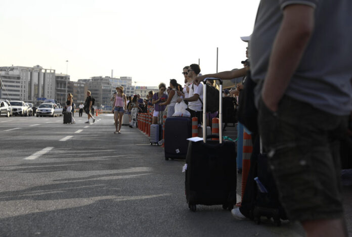 Κορυφώνεται η θερινή έξοδος καθώς η βενζίνη παραμένει ακριβή τιμή βενζίνης