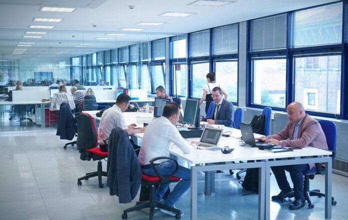 Γιατί οι CEOs «μαζεύουν» τώρα τις προβλέψεις ΑΙ στην εργασία τεχνητή νοημοσύνη