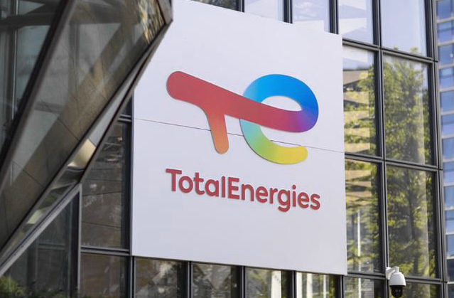 TotalEnergies πουλά χαρτοφυλάκια φωτοβολταϊκών και αλλάζει κλίμακα TotalEnergies φωτοβολταϊκά