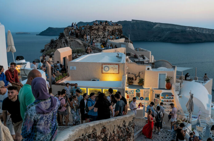 Τουρισμός και έσοδα: Ισχυρό ξεκίνημα, αδύναμο ισοζύγιο τουριστικά έσοδα