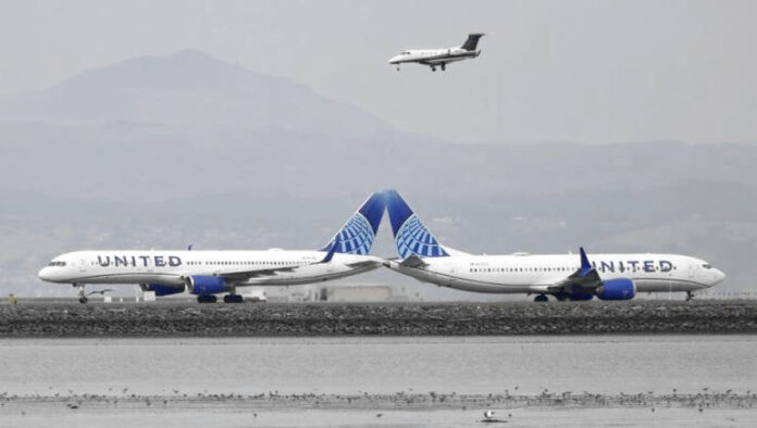 ΗΠΑ: Η United αυξάνει έσοδα αλλά προειδοποιεί για ακριβότερα καύσιμα United Airlines αποτελέσματα